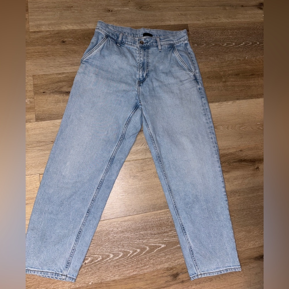 👖 Uniqlo Light Wash High-Waisted Jeans – Size 6